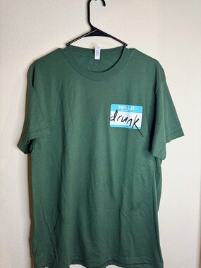 Men's Green Short-Sleeve Graphic Tee with 'Hello' Name-Tag Print